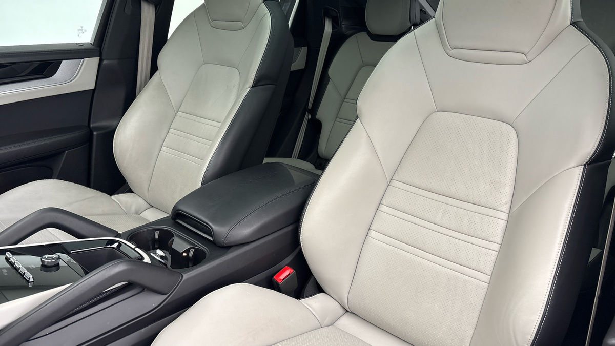 Porsche Cayenne Image 7