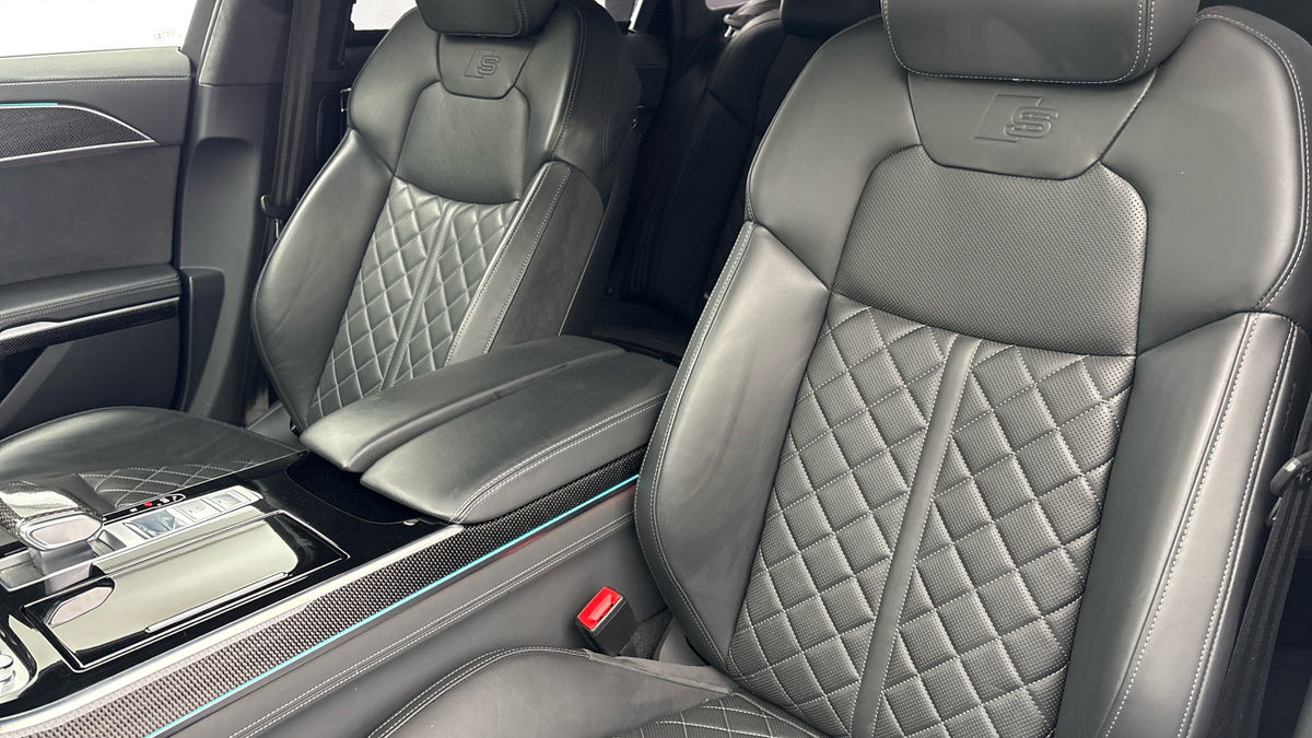 Audi S8 Image 7