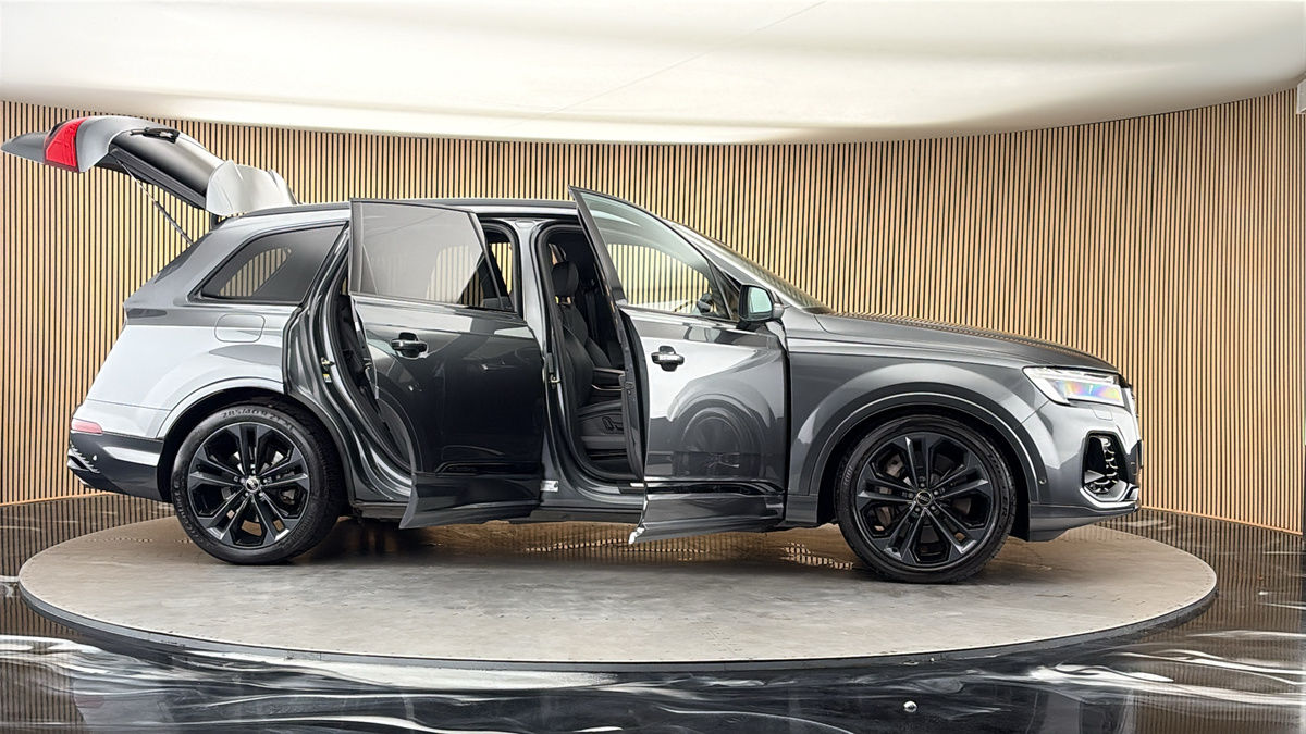 More views of Audi Q7
