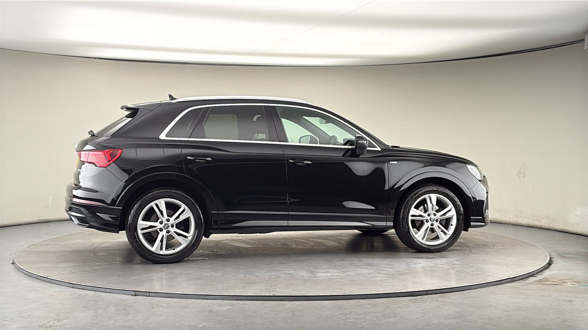 More views of Audi Q3