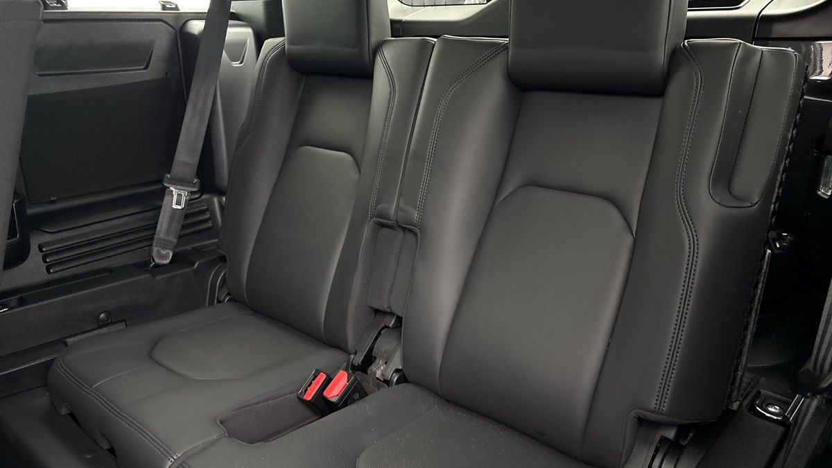 Land Rover Defender 110 Image 26