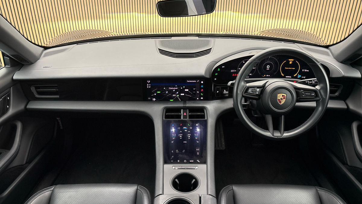 Porsche Taycan Image 12