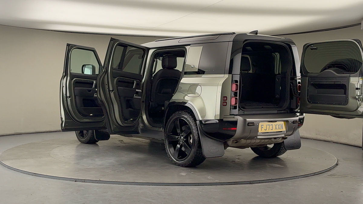 More views of Land Rover Defender 110