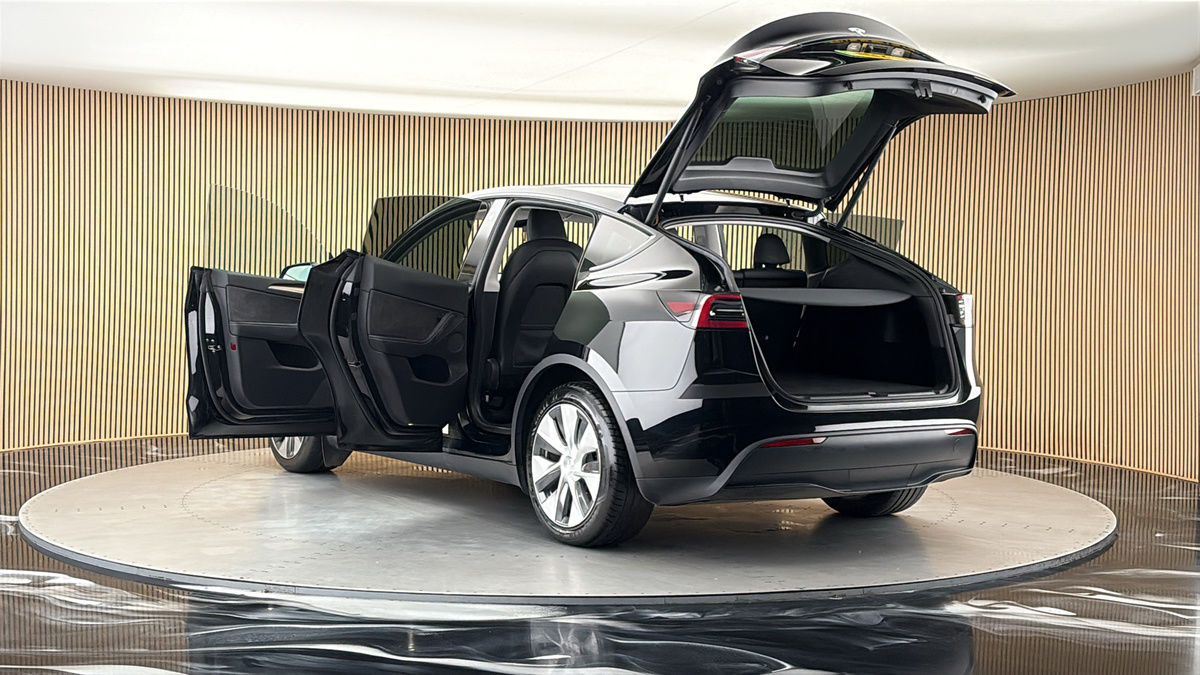 Tesla Model Y Image 23