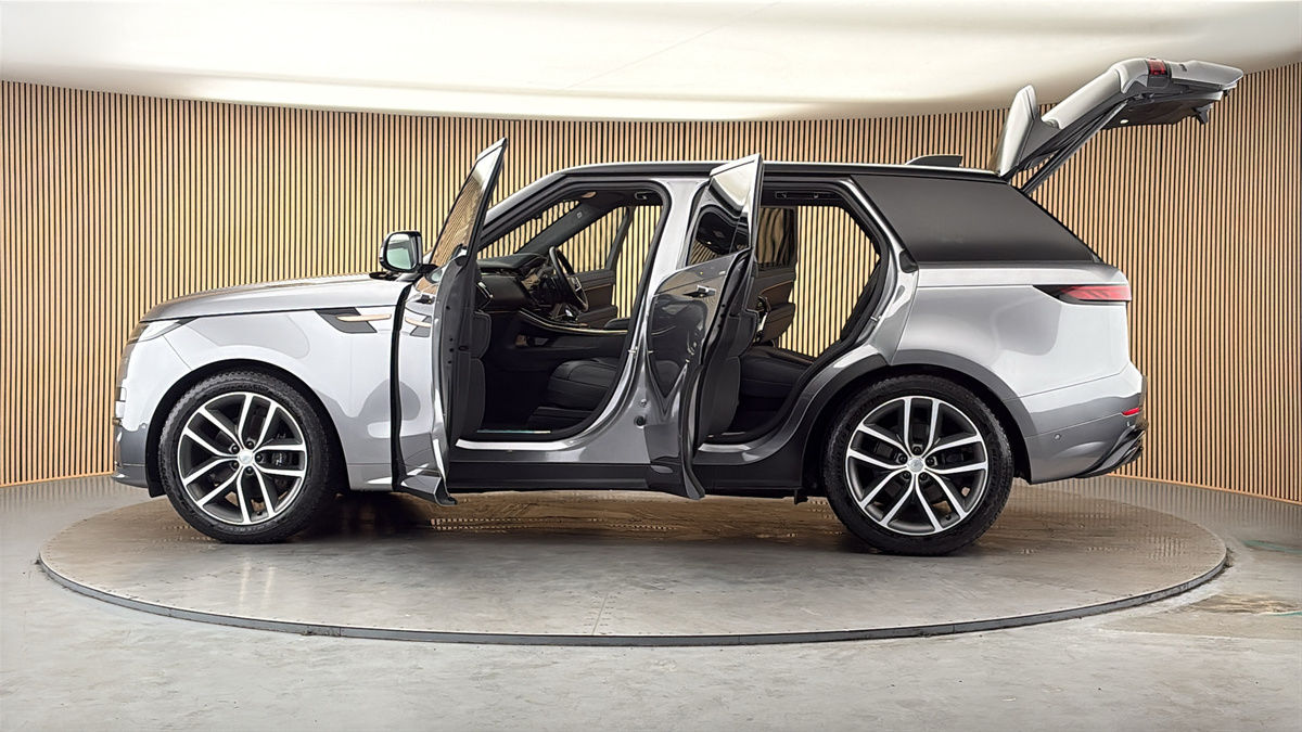 More views of Land Rover Range Rover Sport