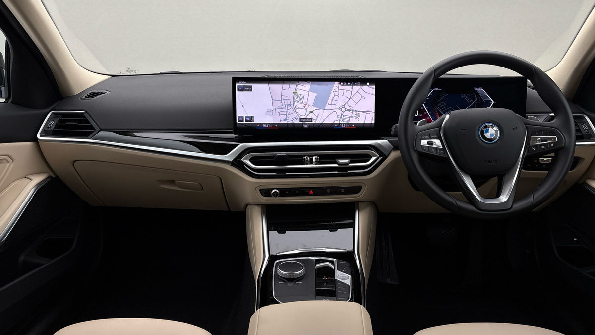 BMW 3 Series Image 12