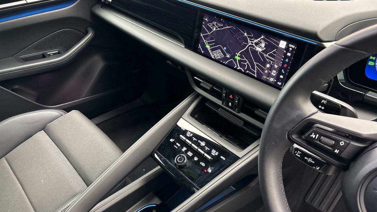 Porsche Macan Image 18