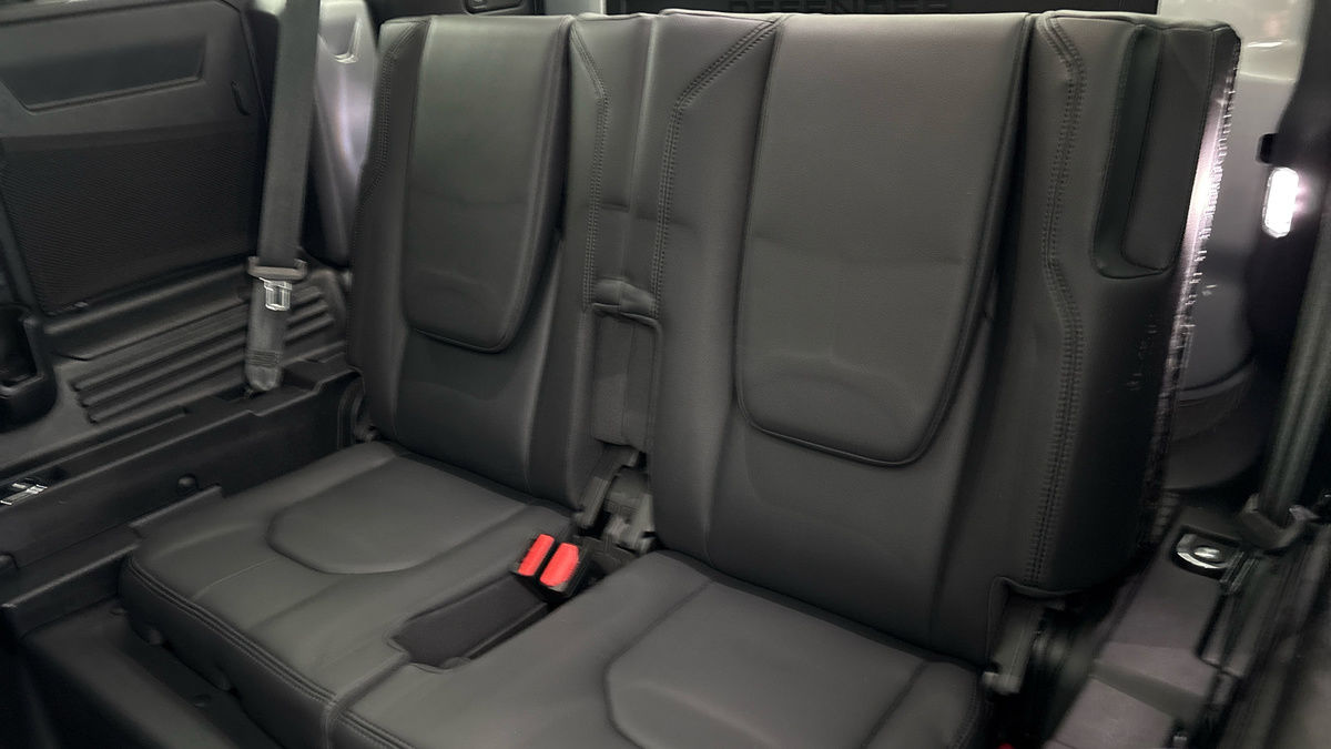 Land Rover Defender 110 Urban Image 29