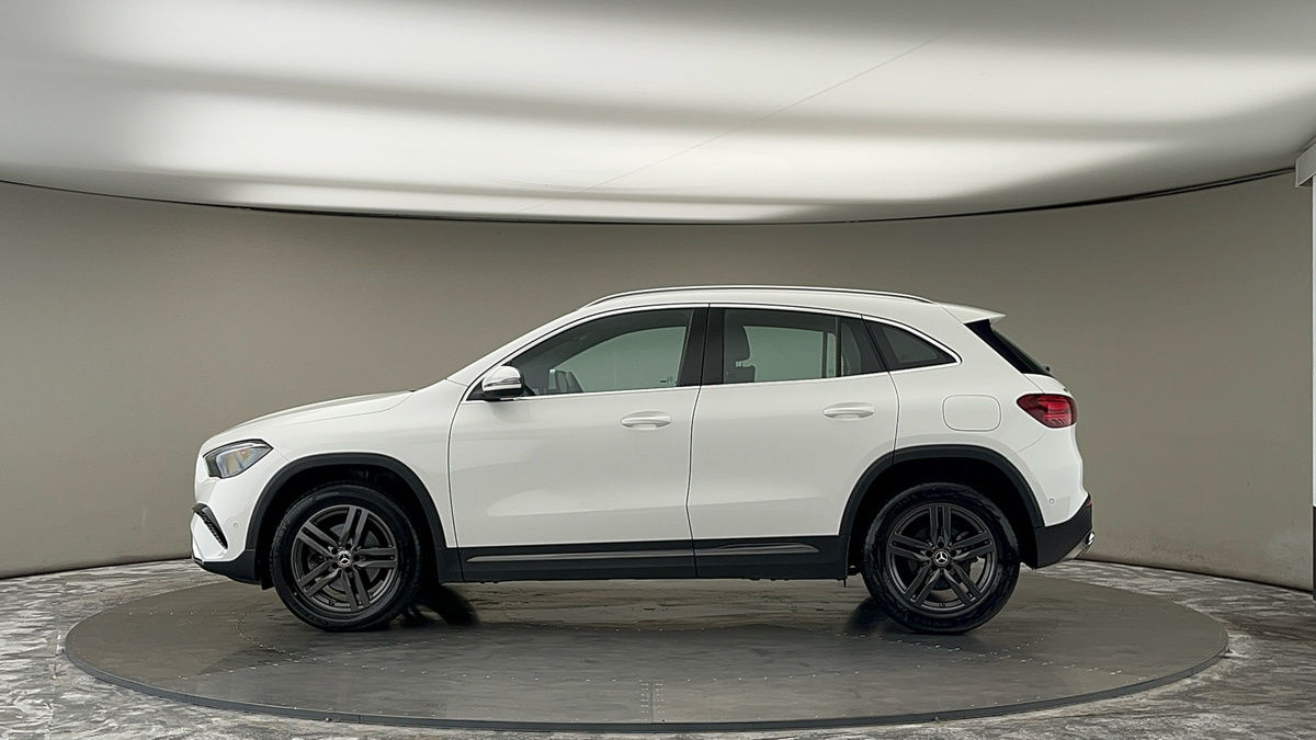 Mercedes-Benz GLA Image 15