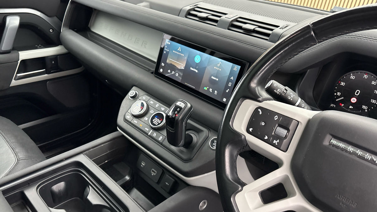Land Rover Defender 110 Image 18