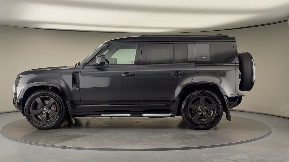 Land Rover Defender 110 Image 15