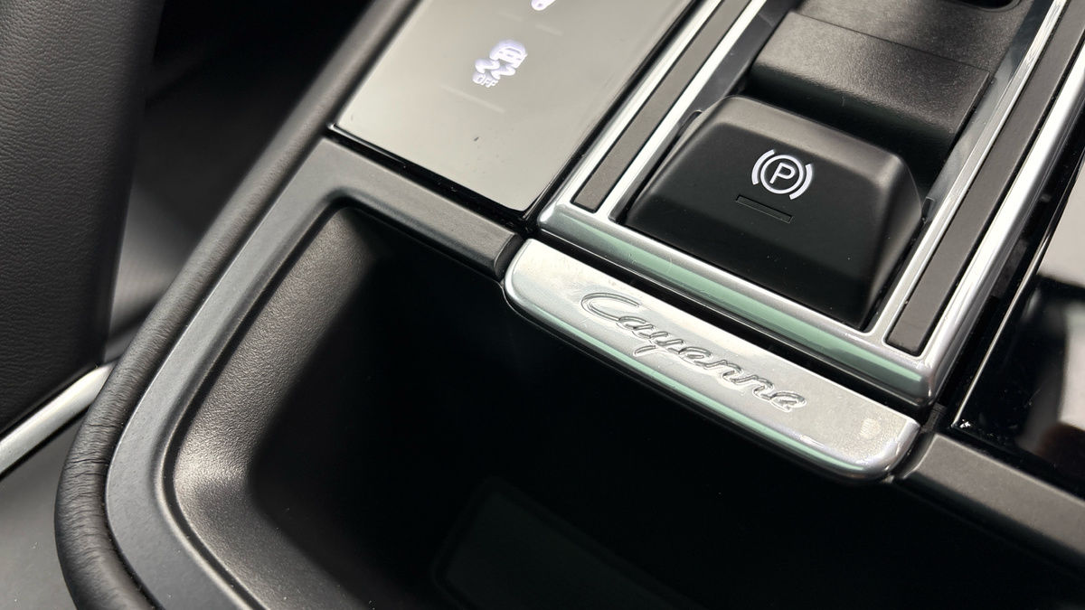 Porsche Cayenne Image 28