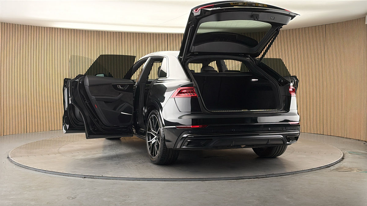 More views of Audi Q8