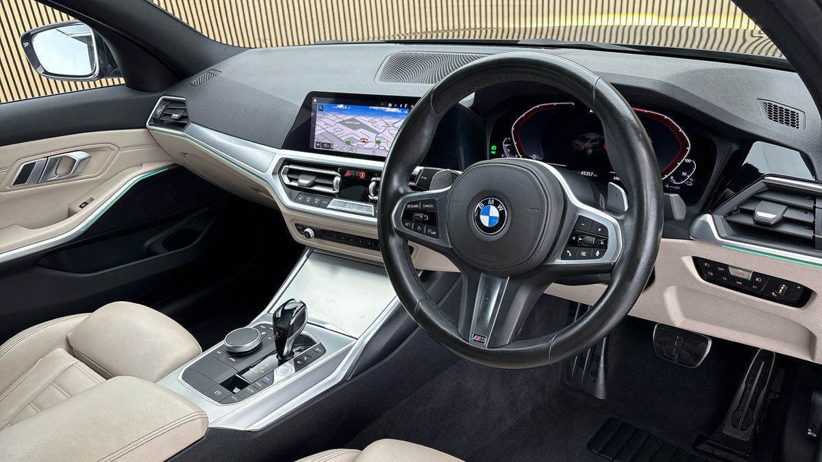 BMW 3 Series Image 5