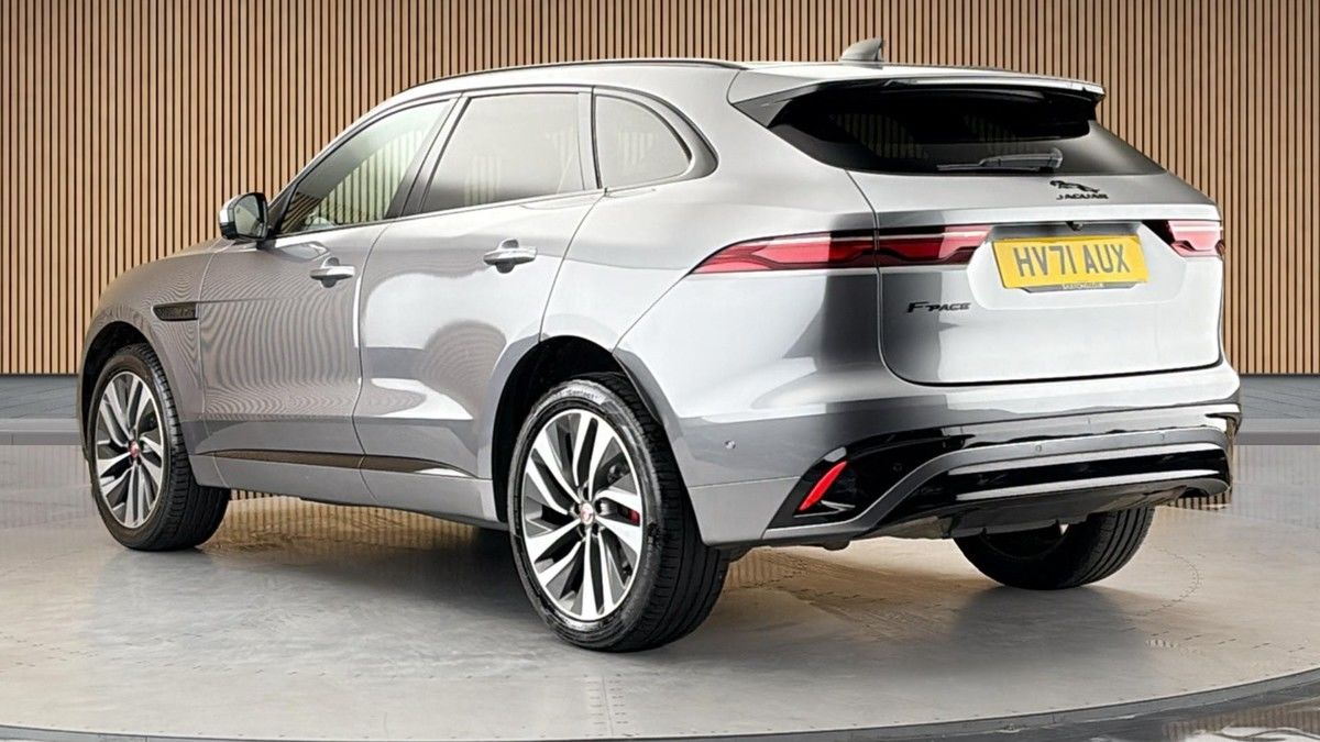 Jaguar F-PACE Image 2