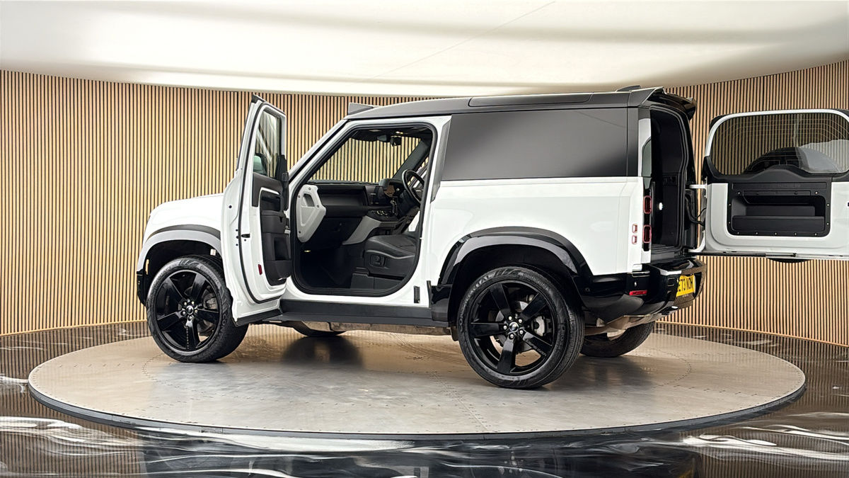 More views of Land Rover Defender 90