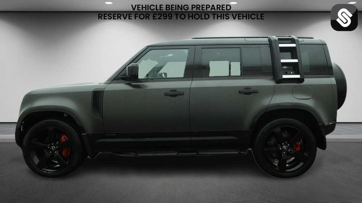 Land Rover Defender 110 Image 6