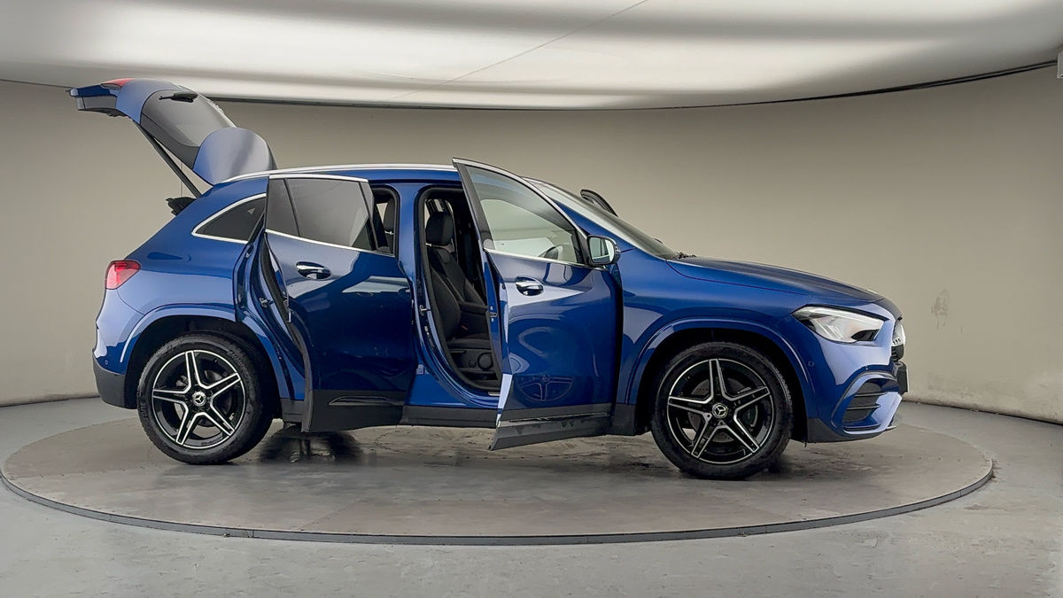 More views of Mercedes-Benz GLA