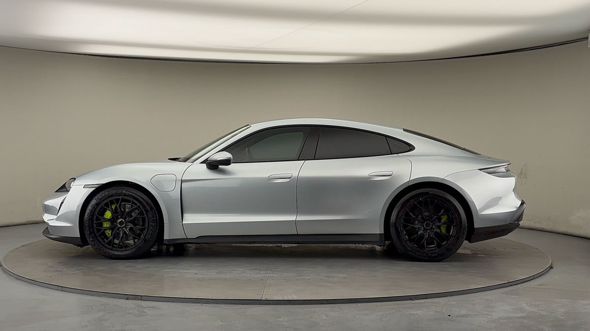 Porsche Taycan Image 15