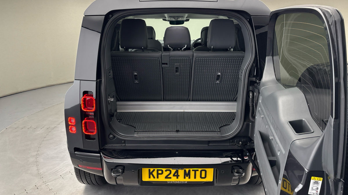 Land Rover Defender 90 Image 11