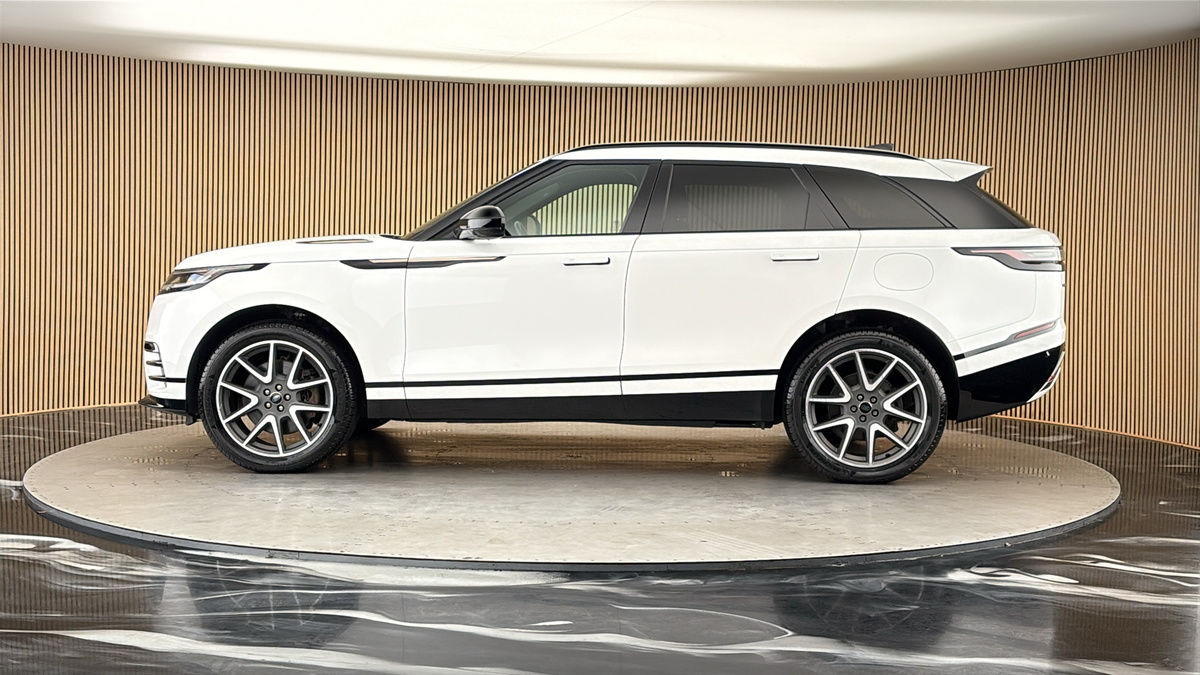 Land Rover Range Rover Velar Image 15