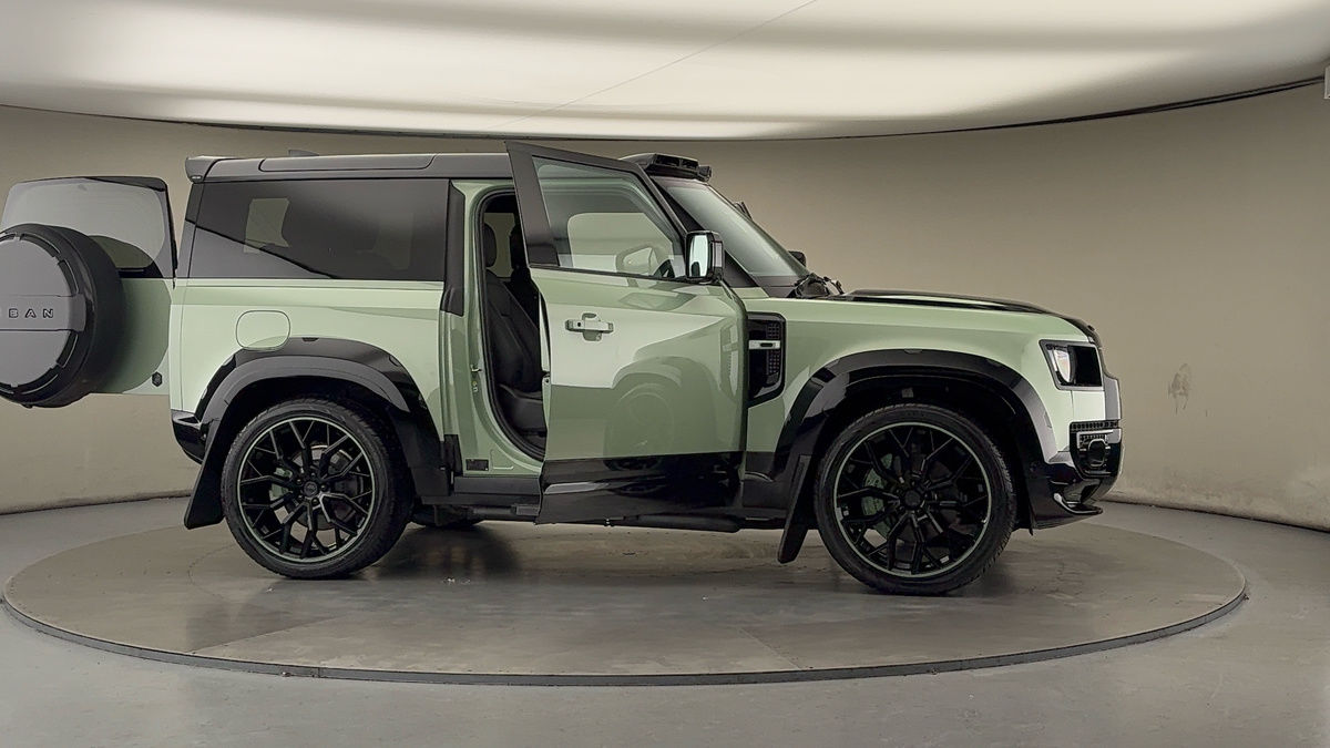 More views of Land Rover Defender 90