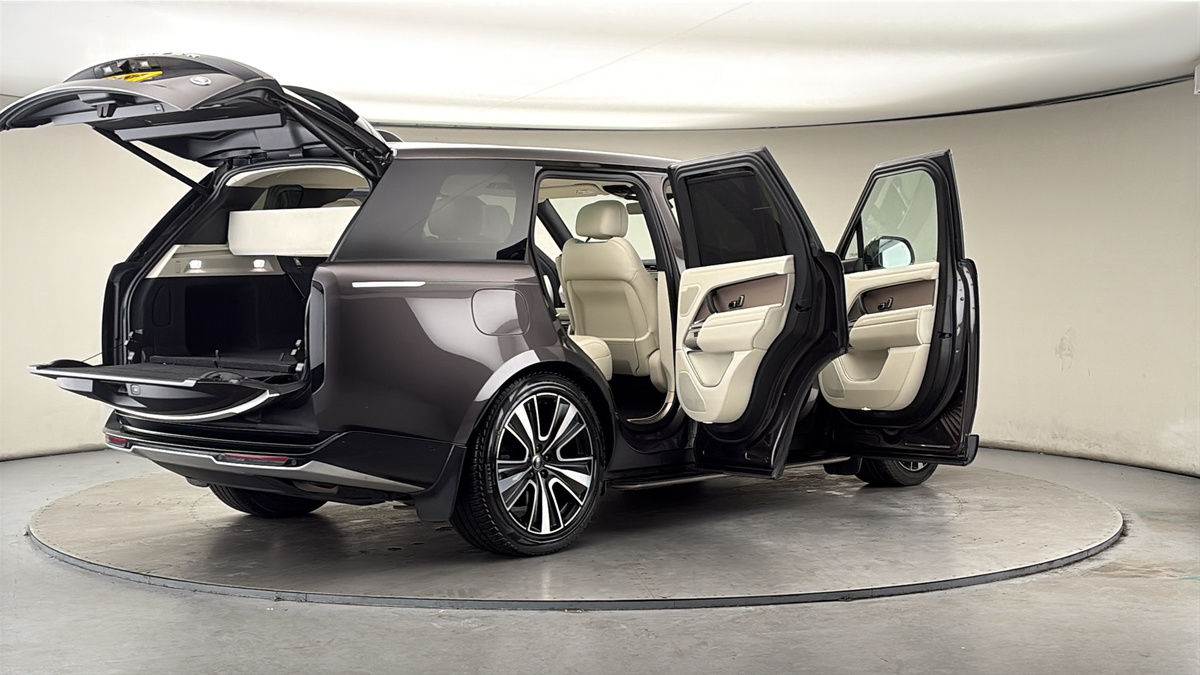 More views of Land Rover Range Rover
