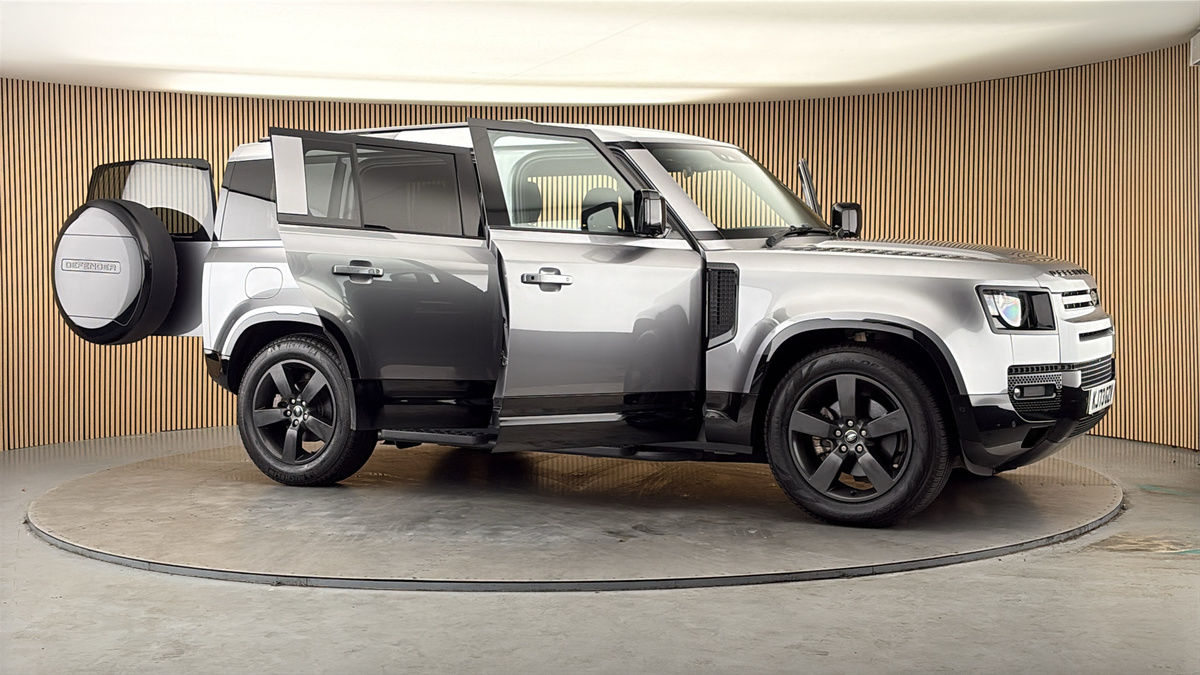 More views of Land Rover Defender 110