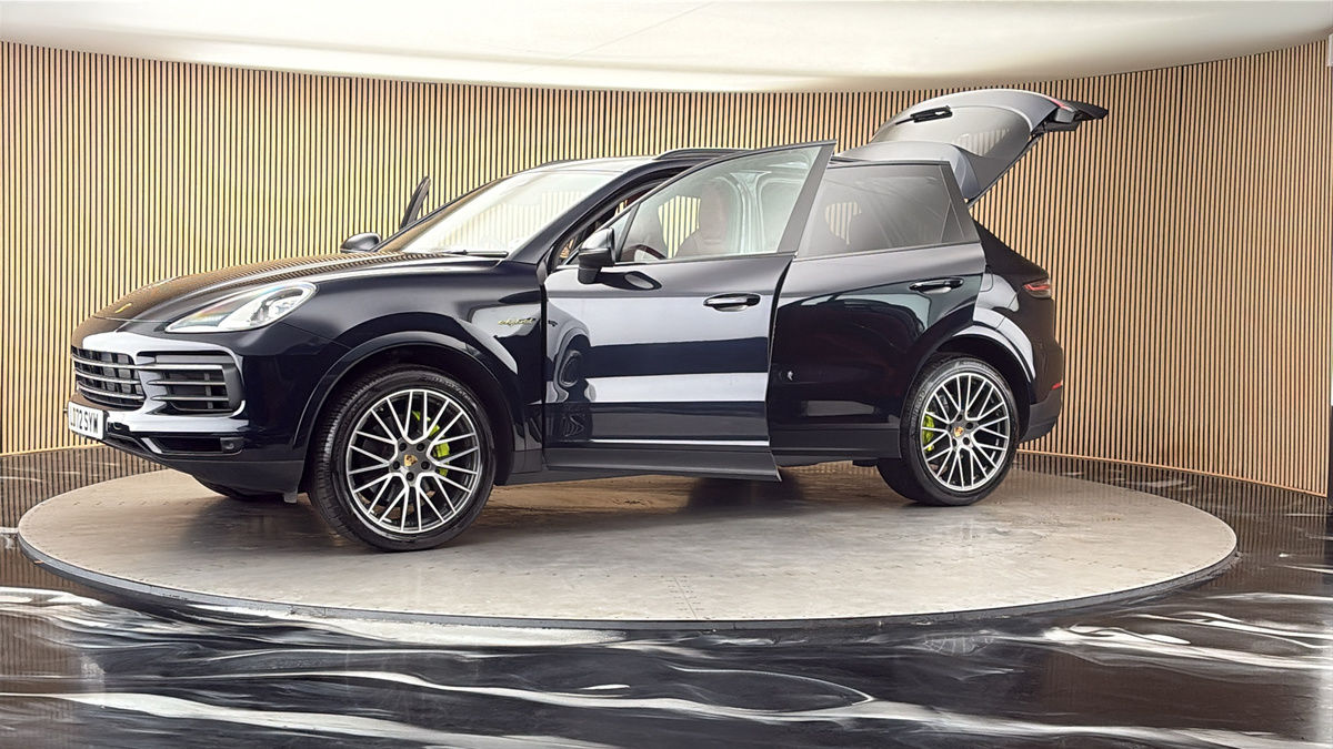 More views of Porsche Cayenne