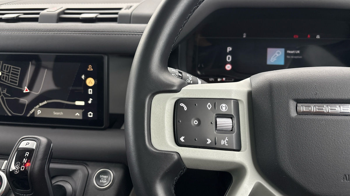 Land Rover Defender 110 Image 13