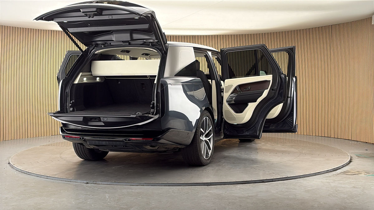 More views of Land Rover Range Rover