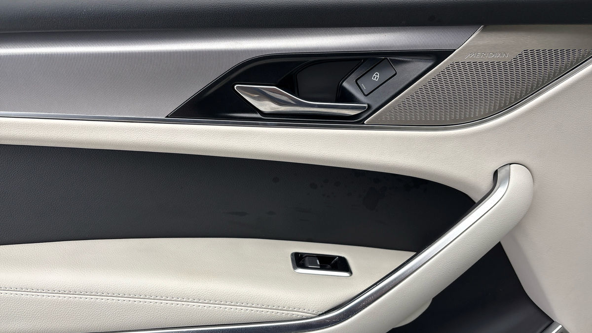 Jaguar F-PACE Image 19