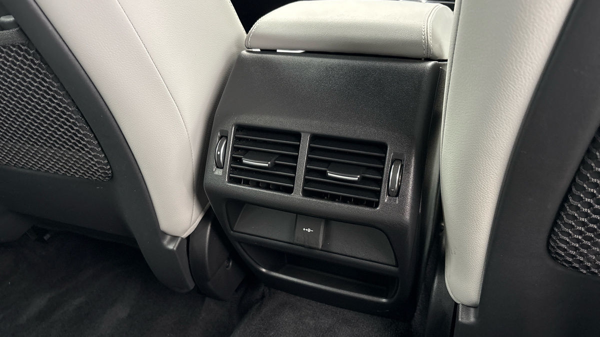 Jaguar E-PACE Image 29
