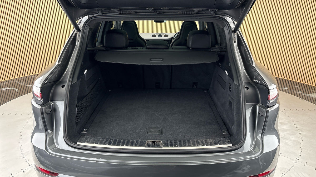 Porsche Cayenne Image 11