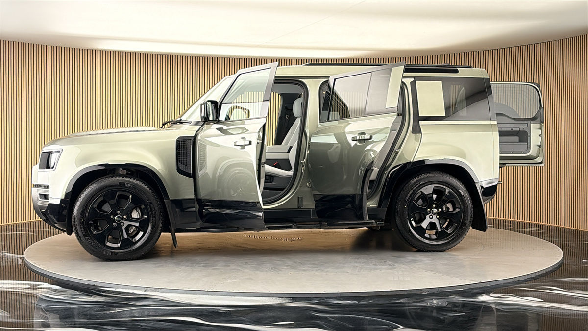More views of Land Rover Defender 110