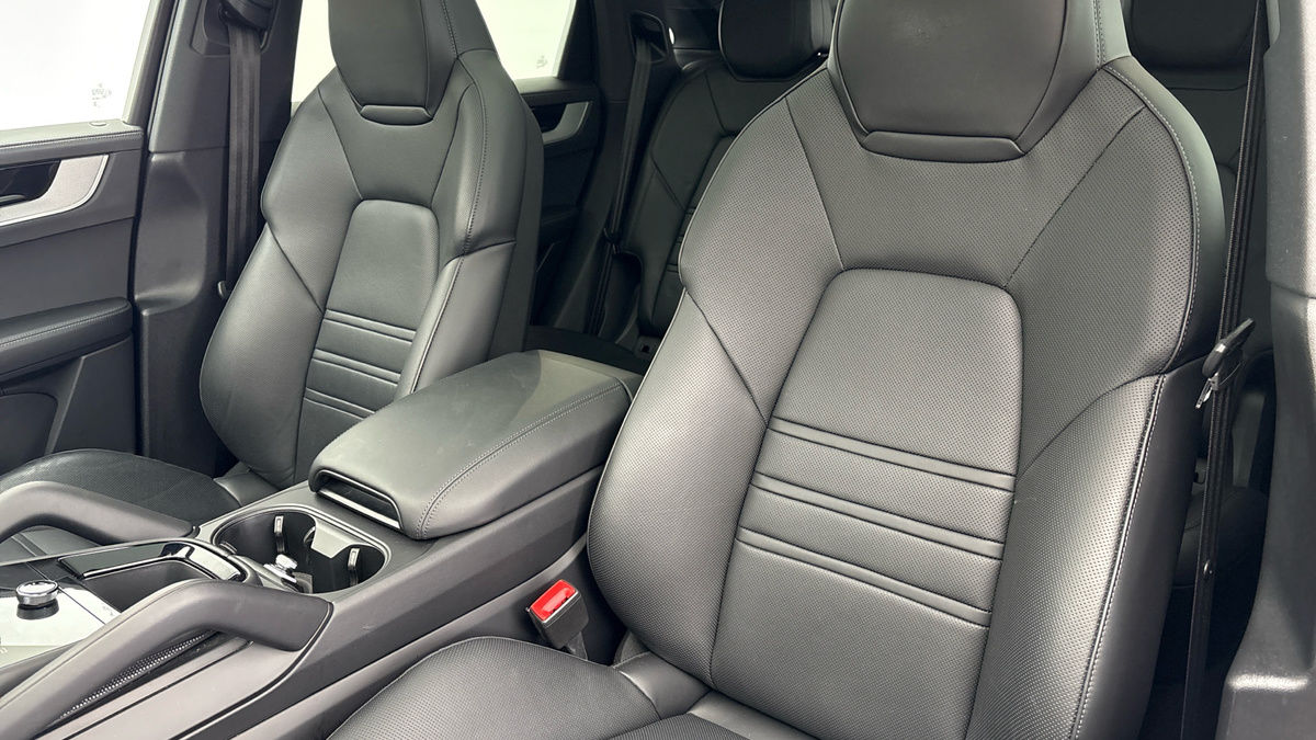 More views of Porsche Cayenne