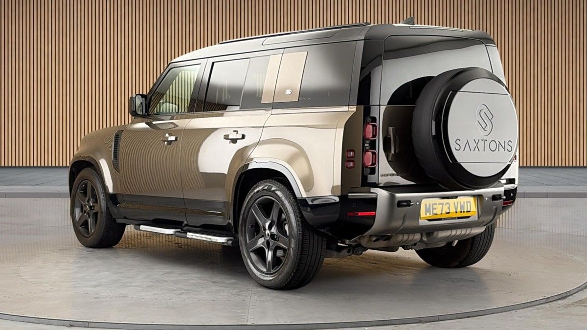 Land Rover Defender 110 Image 2