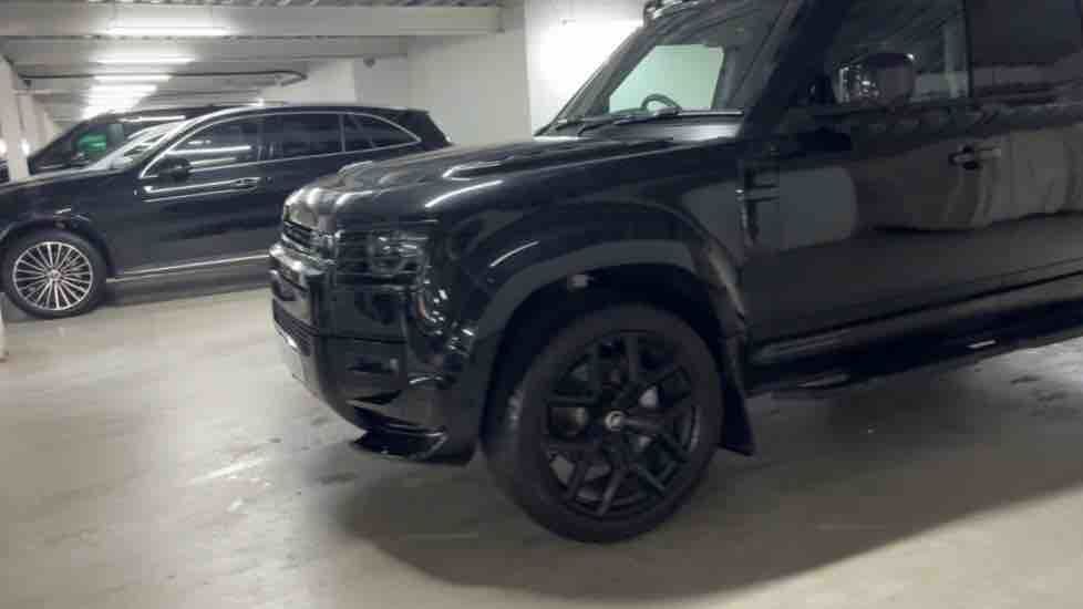 More views of Land Rover Defender 110
