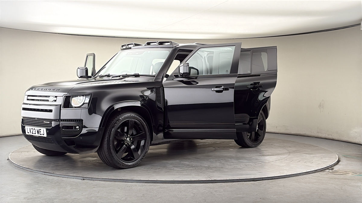 Land Rover Defender 110 Image 22