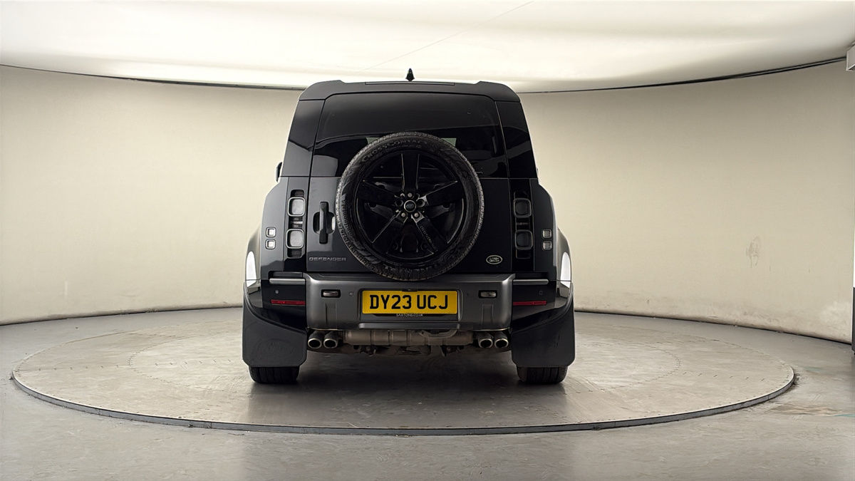 Land Rover Defender 110 Image 8
