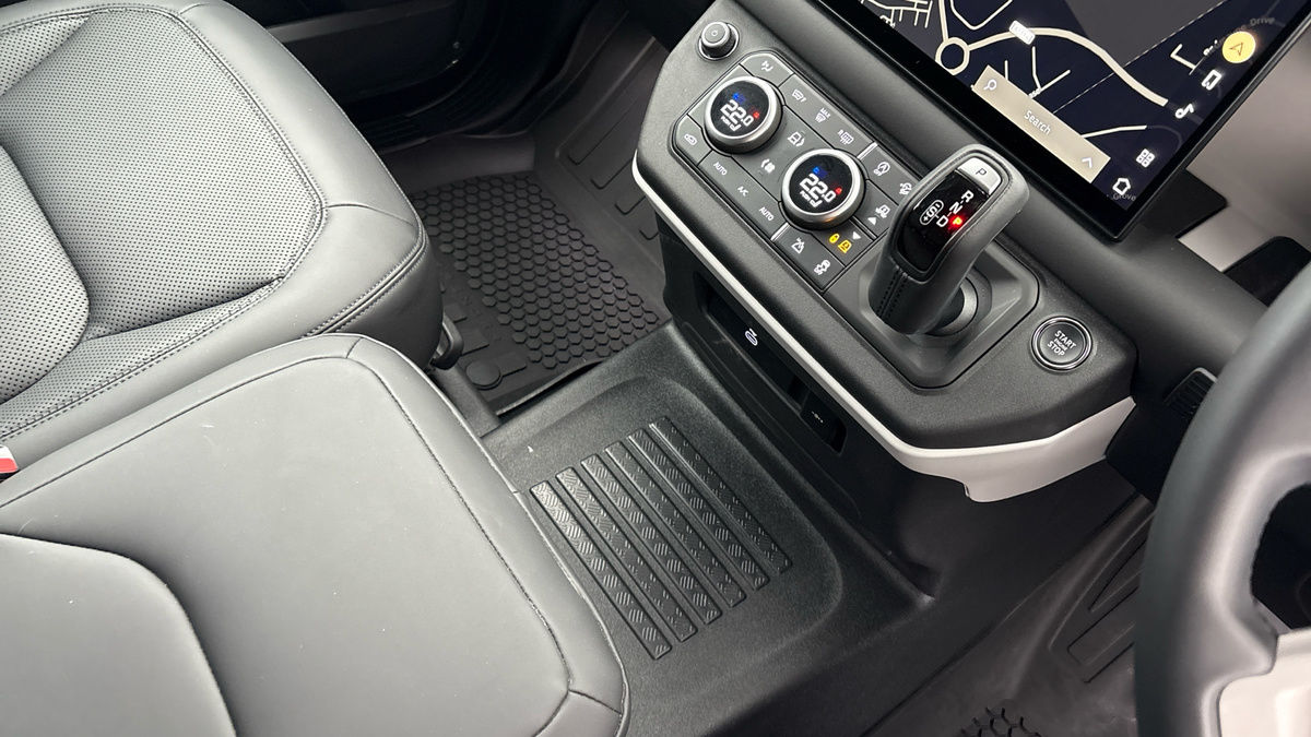 Land Rover Defender 90 Urban Image 18