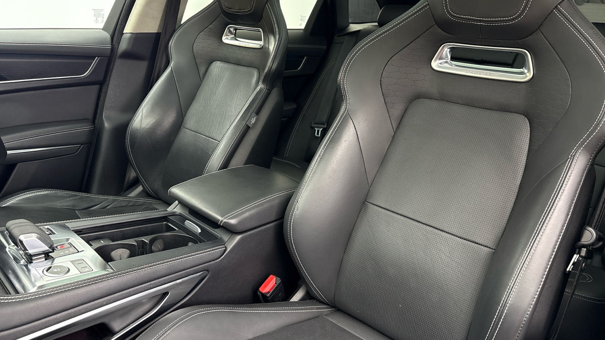 Jaguar F-PACE Image 7
