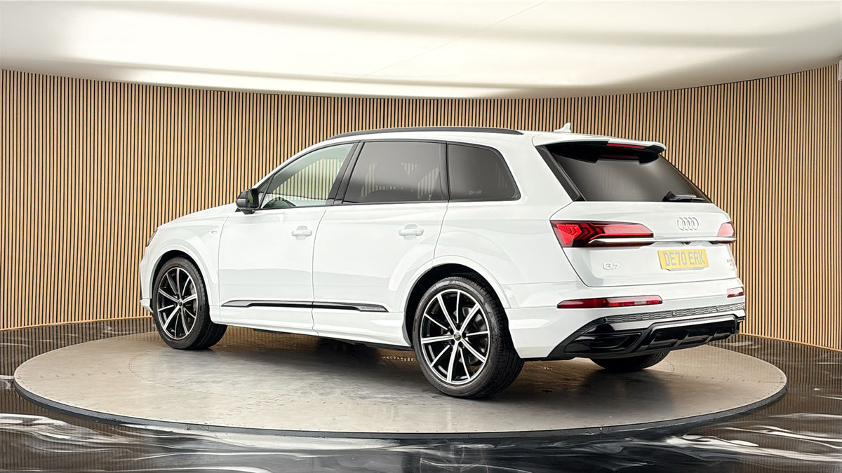 More views of Audi Q7