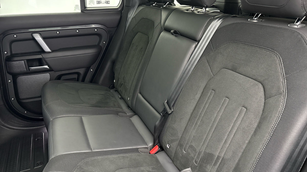 Land Rover Defender 110 Urban Image 16