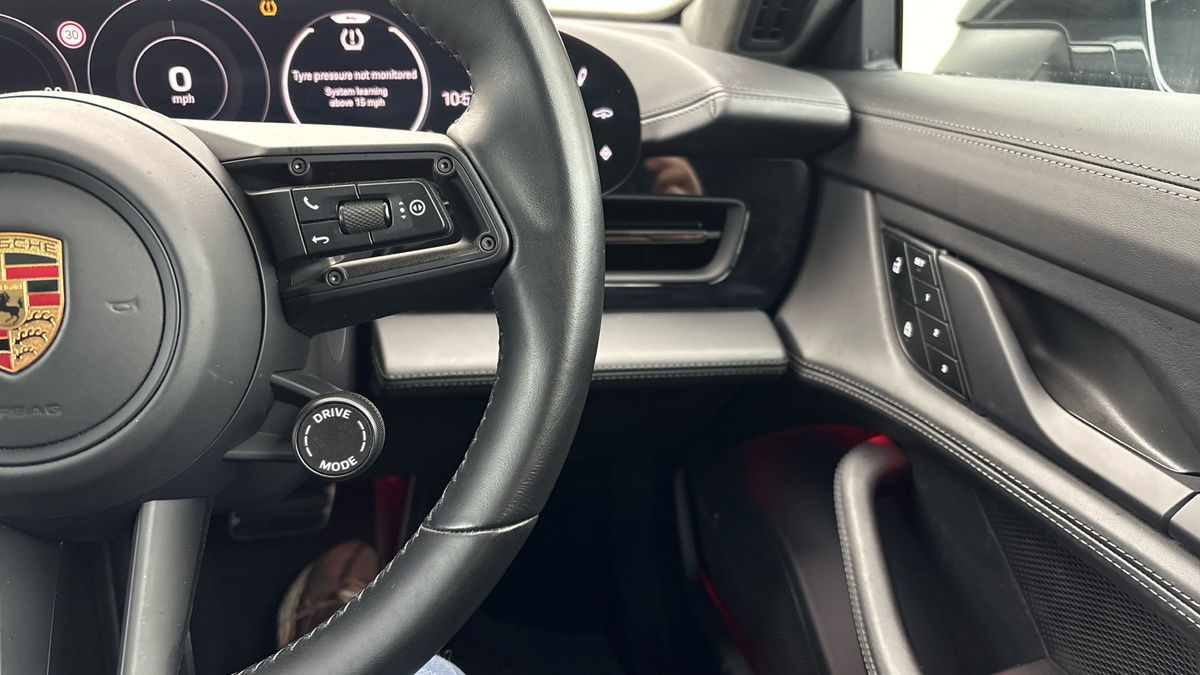 Porsche Taycan Image 14