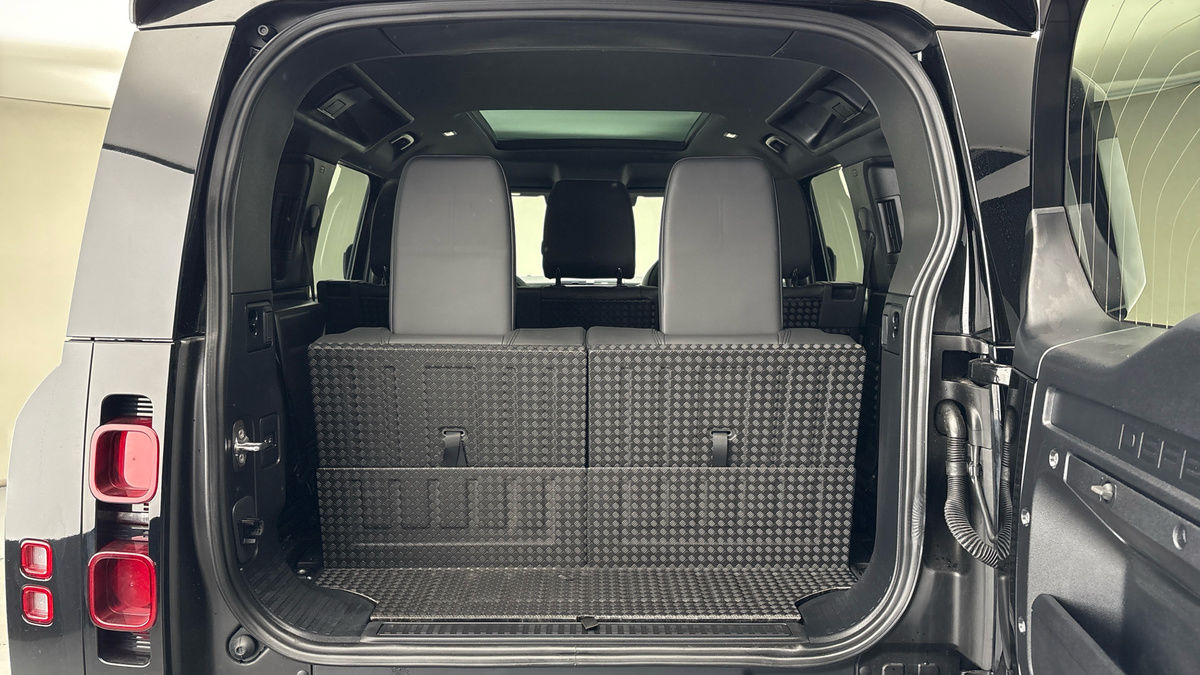 Land Rover Defender 110 Urban Image 11