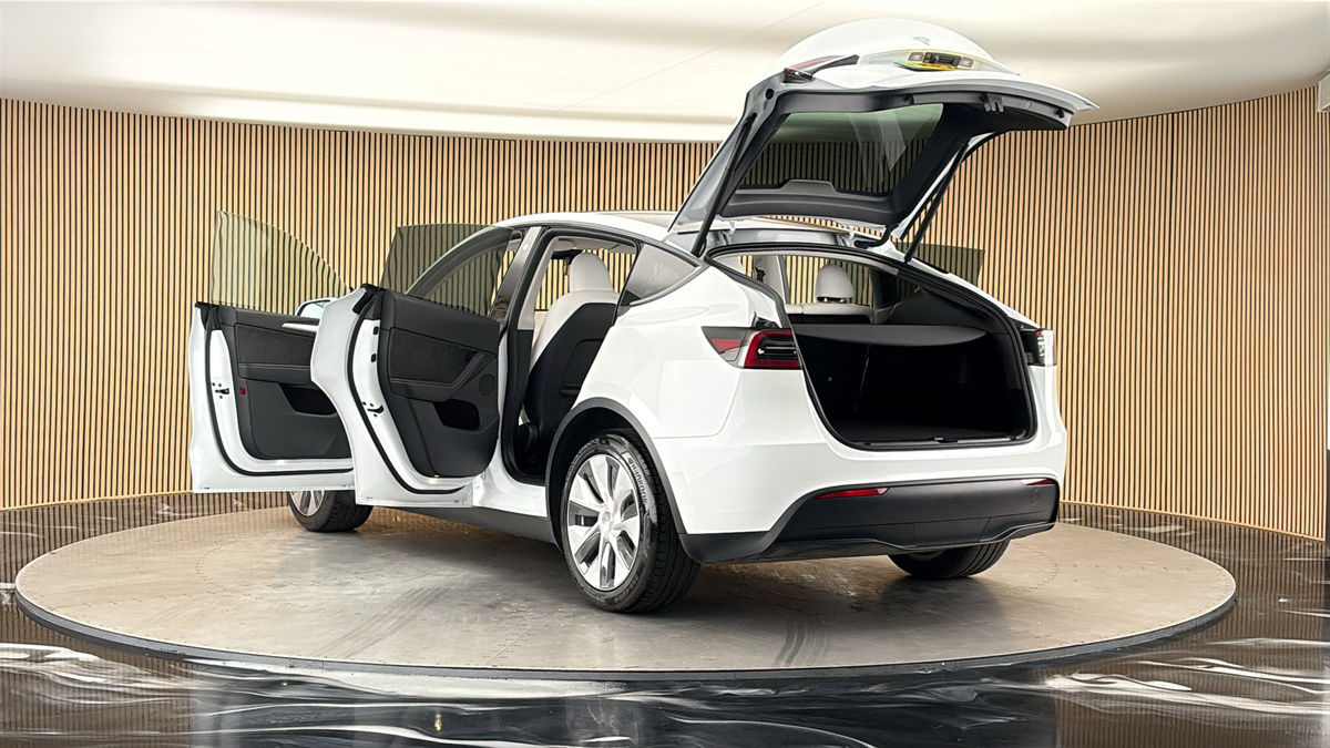 Tesla Model Y Image 23