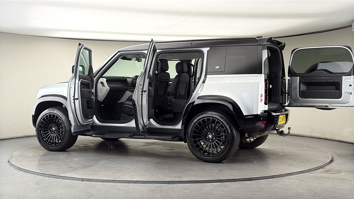 More views of Land Rover Defender 110