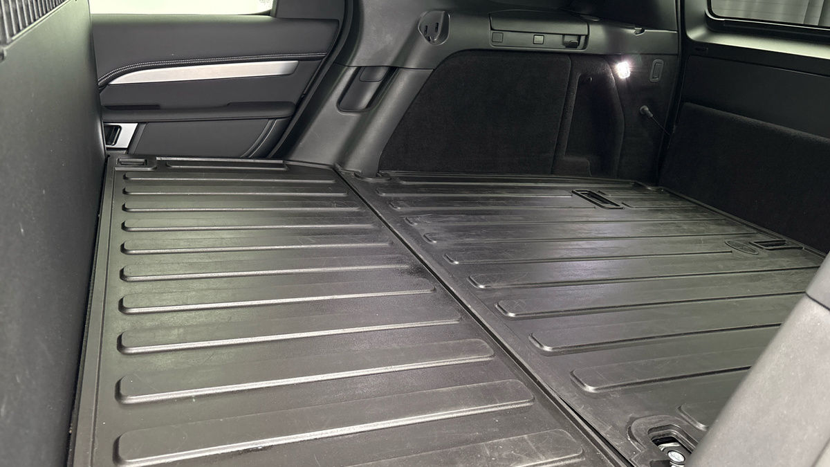 Land Rover Discovery Image 8