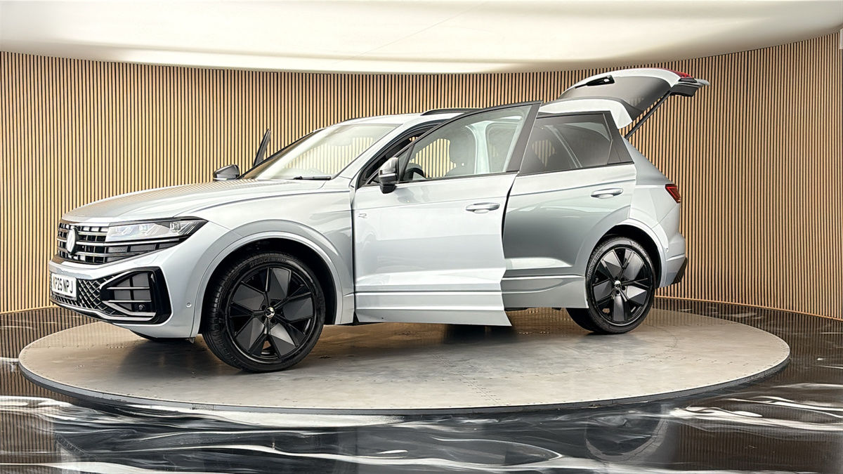 More views of Volkswagen Touareg
